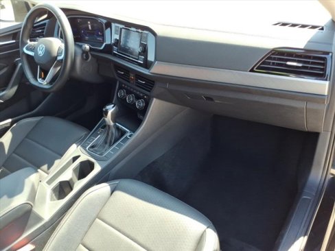 Used 2024 Volkswagen Jetta SE image 5