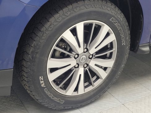 Used 2020 Nissan Pathfinder SV image 31