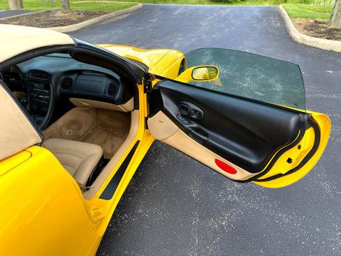 Used 2003 Chevrolet Corvette Convertible w/ Preferred Equipment Group1 image 26