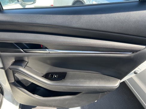 Used 2021 MAZDA MAZDA3 s image 21