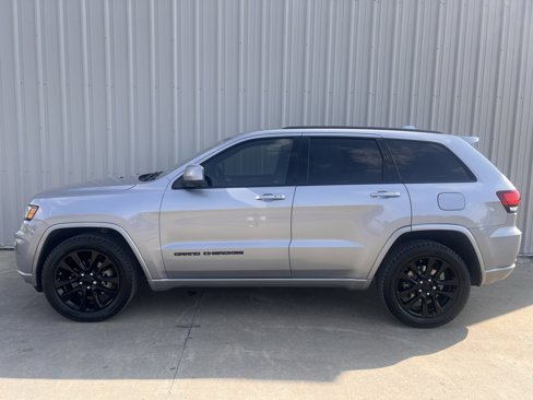 Used 2020 Jeep Grand Cherokee Altitude image 4