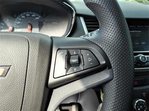 Used 2022 Chevrolet Trax LS w/ Tint and Cruise Package image 15