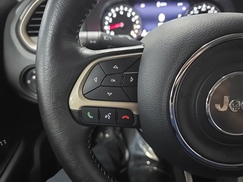 Used 2015 Jeep Renegade Limited image 27