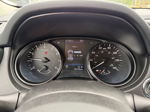 Used 2018 Nissan Rogue SV image 12