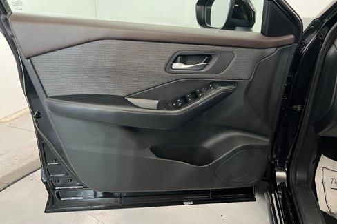 Used 2023 Nissan Rogue SV image 15