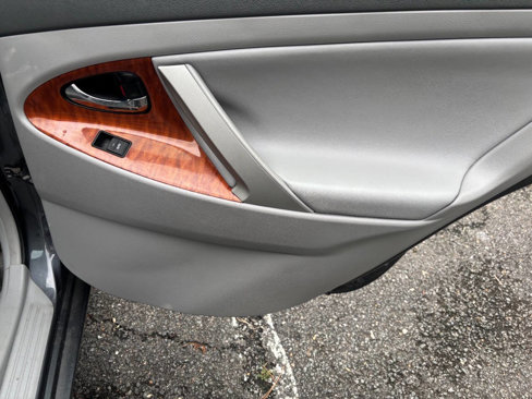 Used 2011 Toyota Camry XLE image 21