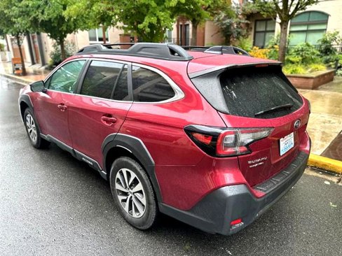 Used 2023 Subaru Outback Premium image 4