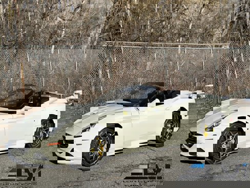 Used 2016 Ferrari California T image 2