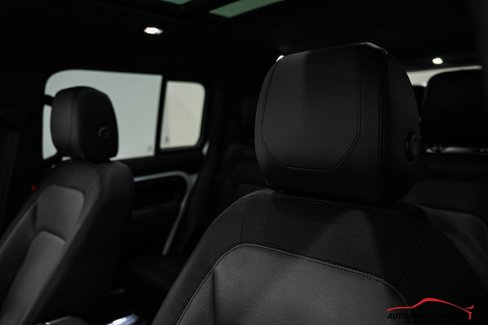 Used 2023 Land Rover Defender 110 X-Dynamic SE image 39