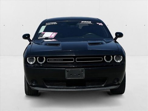 Used 2016 Dodge Challenger SXT Plus image 2