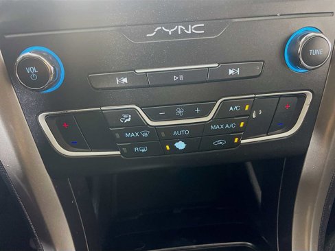 Used 2019 Ford Fusion SE image 13