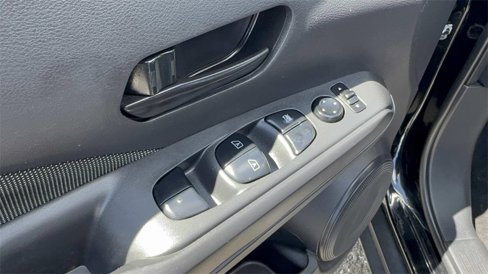 Used 2019 Nissan Kicks S image 15