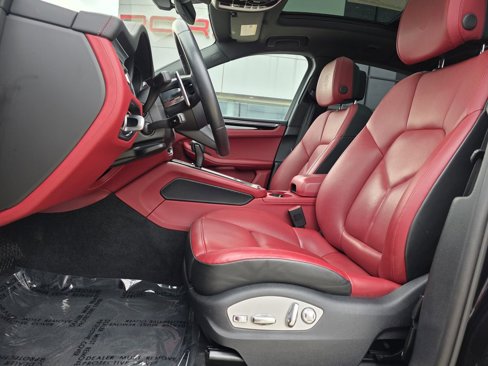 Used 2023 Porsche Macan Turbo image 23