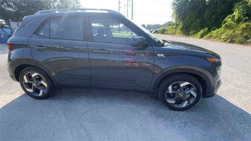 Used 2023 Hyundai Venue SEL image 9
