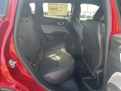 New 2025 Jeep Compass Latitude image 13