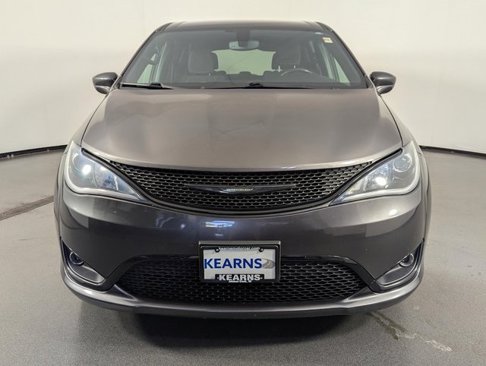 Used 2020 Chrysler Pacifica Touring w/ S Appearance Package image 3