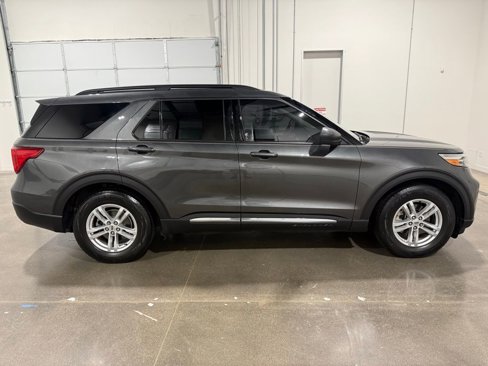 Used 2020 Ford Explorer XLT w/ Equipment Group 202A image 4