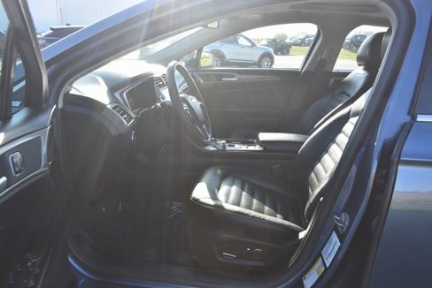 Used 2018 Ford Fusion SE w/ Fusion SE Technology Package image 9