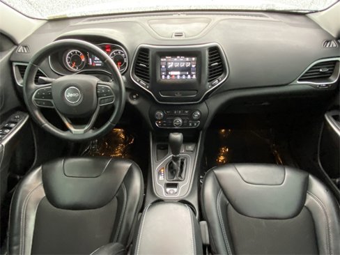 Used 2019 Jeep Cherokee Latitude Plus w/ Comfort/Convenience Group image 23