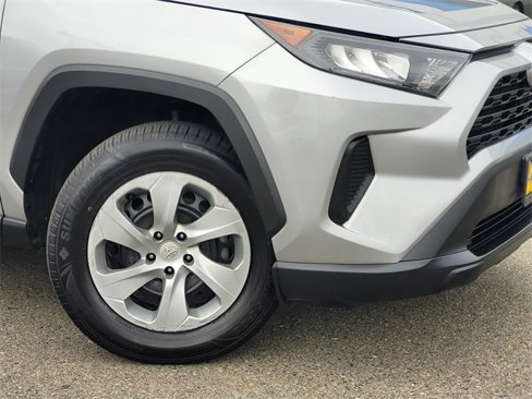 Used 2021 Toyota RAV4 LE image 9