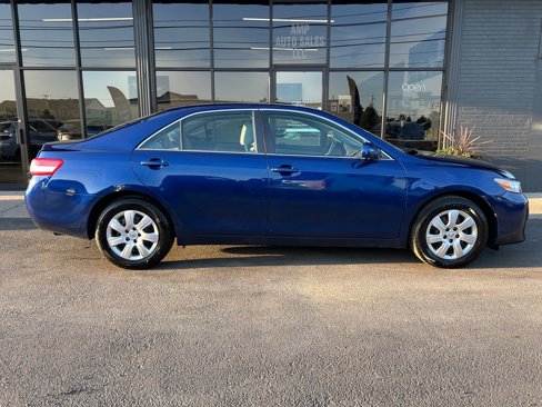 Used 2011 Toyota Camry image 2