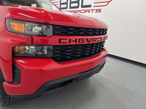 Used 2020 Chevrolet Silverado 1500 Custom w/ Custom Value Package image 2