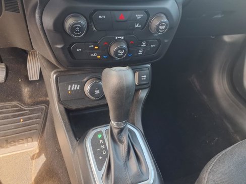 Used 2021 Jeep Renegade Latitude w/ Convenience Group image 12