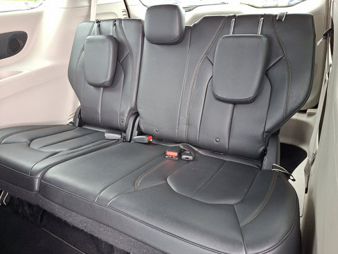 Used 2017 Chrysler Pacifica Touring-L Plus image 11
