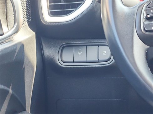 Certified 2023 Hyundai Venue SEL image 12
