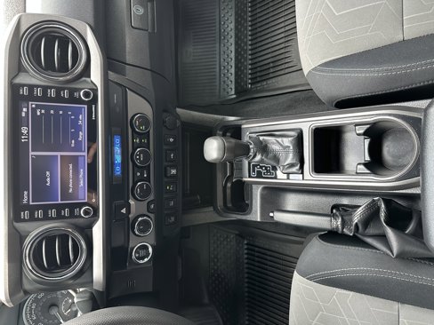 Used 2022 Toyota Tacoma TRD Off-Road image 33