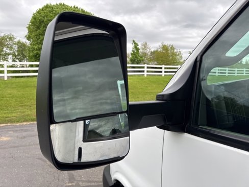 Used 2017 Chevrolet Express 4500 Extended image 26