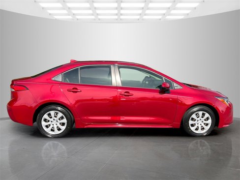 Used 2022 Toyota Corolla LE image 6