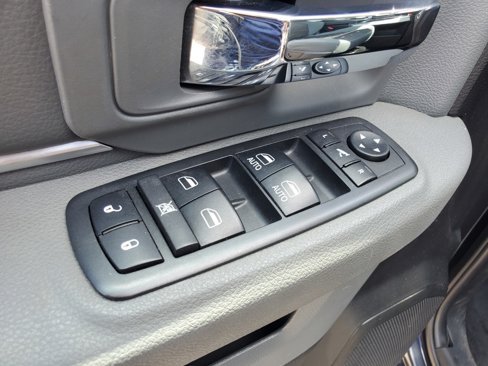 Used 2018 RAM 1500 Big Horn image 9