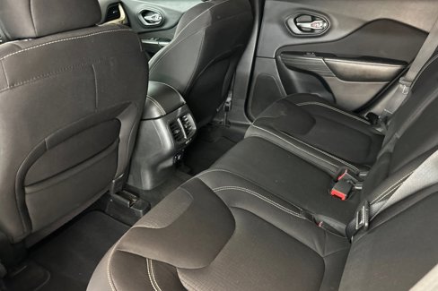 Used 2015 Jeep Cherokee Latitude image 25