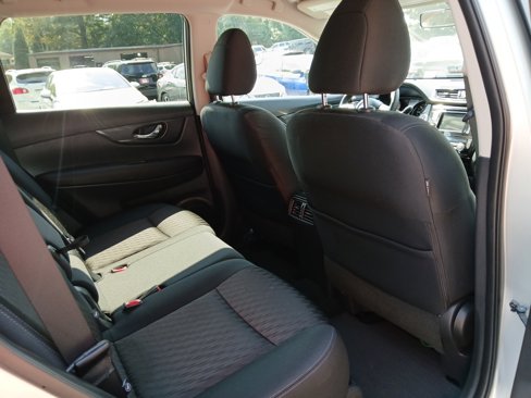 Used 2018 Nissan Rogue SV image 14