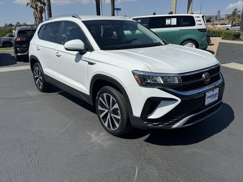Certified 2023 Volkswagen Taos SE image 2