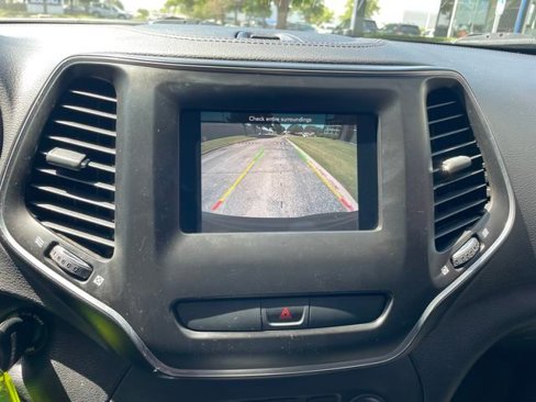 Used 2019 Jeep Cherokee Latitude w/ Popular Appearance Group image 9