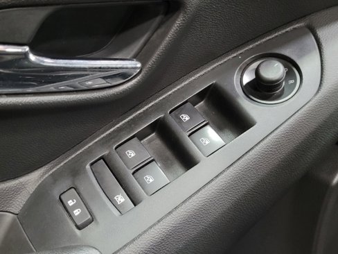 Used 2020 Chevrolet Trax LT w/ LT Convenience Package image 27