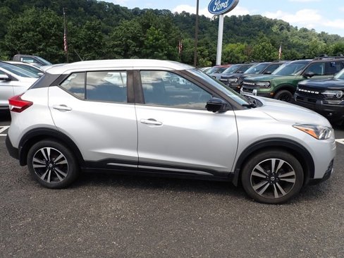 Used 2019 Nissan Kicks SR image 6