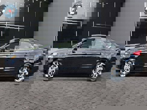 Used 2019 Ford Fusion SE image 2