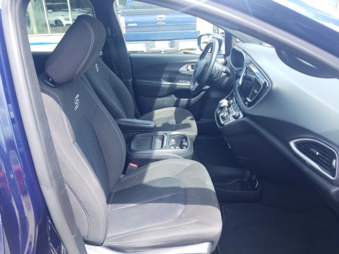 Used 2020 Chrysler Pacifica Touring w/ S Appearance Package image 15
