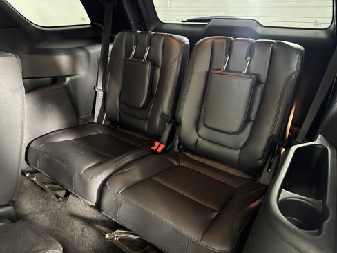 Used 2018 Ford Explorer XLT w/ Equipment Group 202A image 19