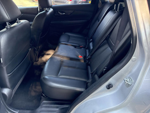 Used 2018 Nissan Rogue SL w/ Premium Package image 10