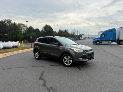 Used 2014 Ford Escape SE w/ Equipment Group 201A image 2