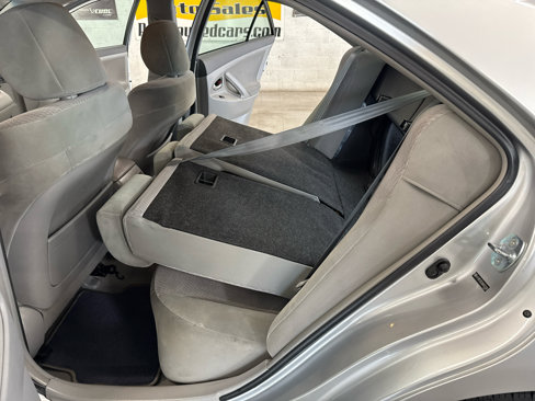 Used 2010 Toyota Camry LE image 36