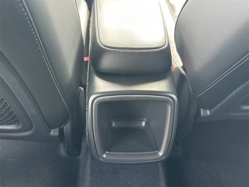 Used 2022 Volvo XC40 T4 Momentum image 15