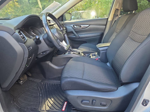 Used 2018 Nissan Rogue SV w/ Sun & Sound Touring Package image 5