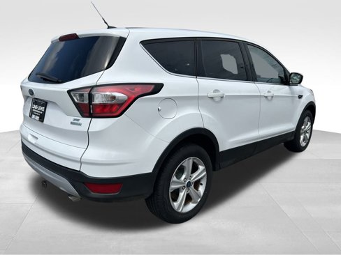 Used 2017 Ford Escape SE image 4
