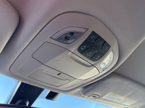 Used 2018 Chrysler Pacifica Touring-L image 23