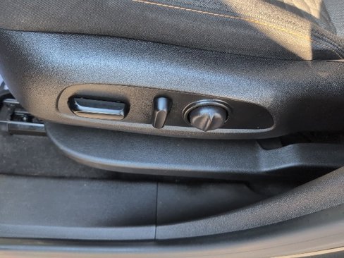 Used 2018 Chevrolet Equinox LT image 18